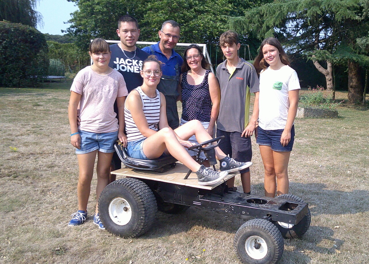 cette famille a construit son bolide pour une course de caisses à savon