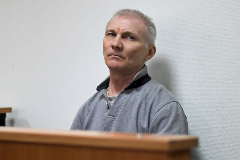 Alexeï Moskaliov est assis dans une salle d'audience à Ïefremov, dans la région de Toula, à environ 300 kilomètres (186 miles) au sud de Moscou, en Russie, le 27 mars 2023