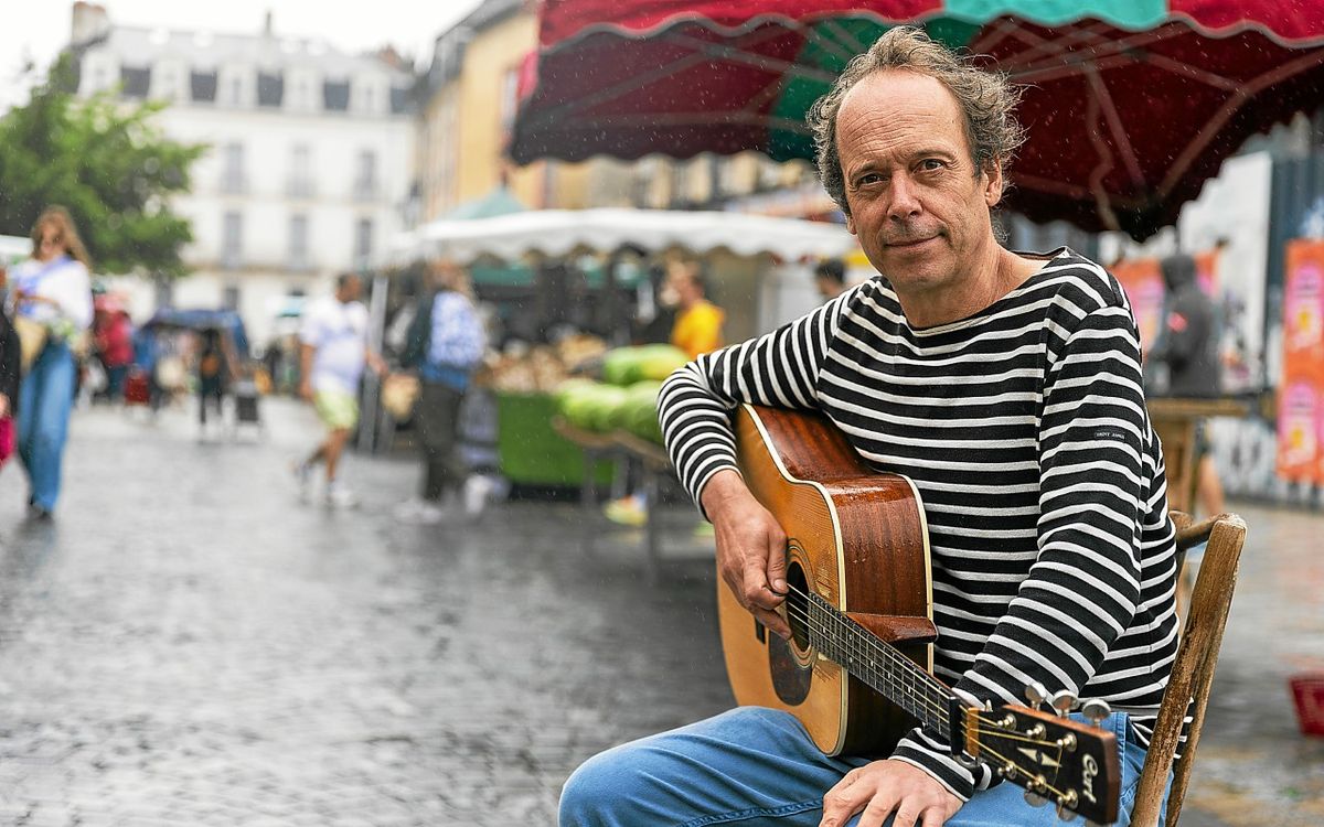 « Quand je reviens des Lices, je suis lessivé » : depuis 32 ans, Rodrigue chante dans les rues à Rennes