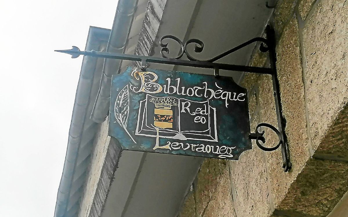 Vente de livres à « petits prix » à la bibliothèque de Guerlesquin