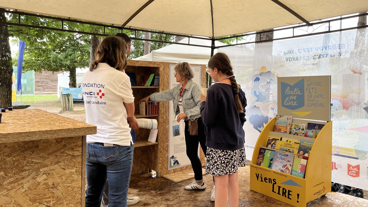 sur l’autoroute A85, l’aire de Romorantin offre des livres gratuits aux automobilistes