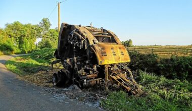 Près de Quimper, un engin agricole prend feu : 1,5 ha de broussailles part en fumée