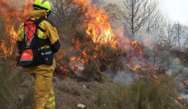 un violent incendie se déclenche dans une ferme, une quarantaine de pompiers mobilisés