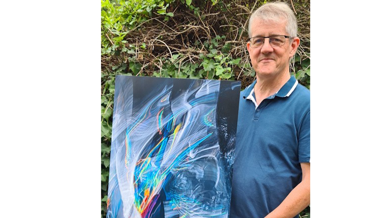 pour ses innovations photographiques, il est récompensé par l’Académie des arts de Paris