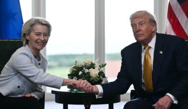 l’Union européenne suspend ses mesures de riposte après l’accord avec Trump
