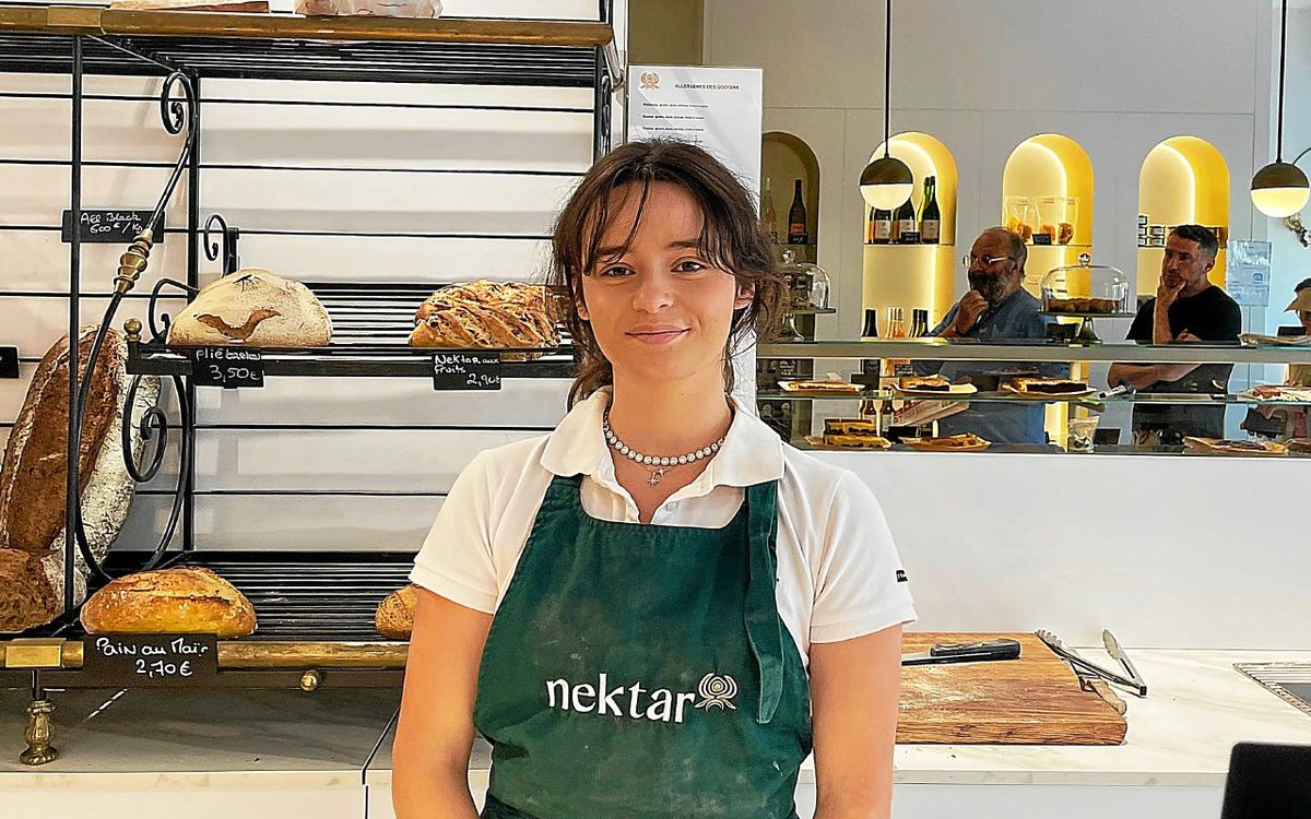 Étudiante à Rennes, Julie réalise sa première saison en tant que vendeuse et serveuse en boulangerie