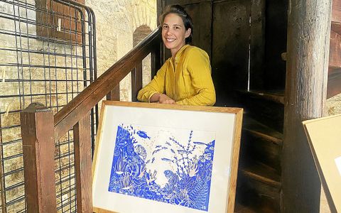 « La Maison du Gouverneur est un lieu que j’aime beaucoup où je peux présenter mes essais en collage, dessin, gravure », se réjouit Morgane Chouin