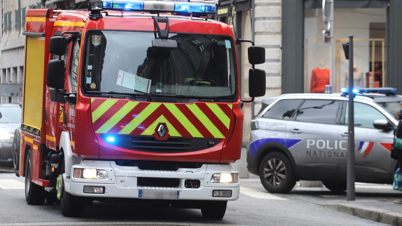 les flammes ravagent son appartement, un homme trouve la mort à Givors