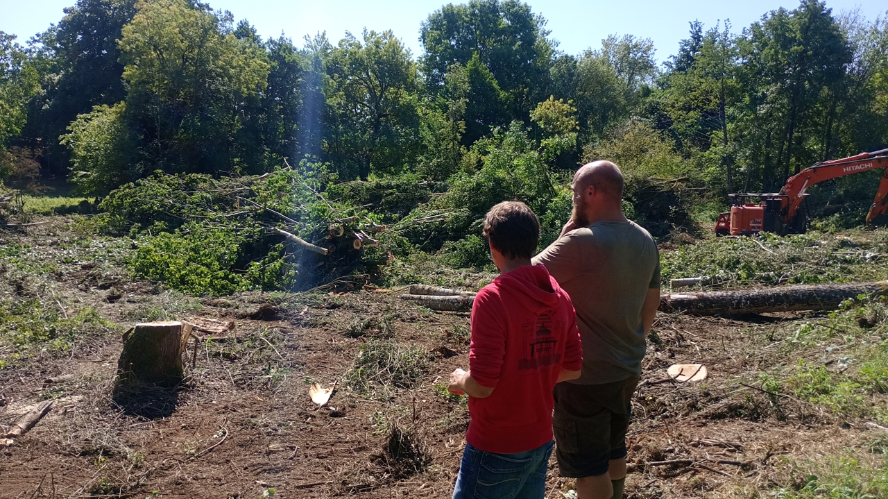 à Magné, une parcelle rasée près d’une rivière fait polémique