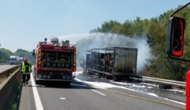 l'A46 bloquée à cause de l'incendie d'un camion transportant du papier