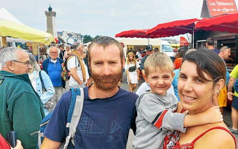 Près de 15 °C de moins qu’à Tarbes ! Cécile, Marc et Axel profitent de leurs vacances à la fraîche dans le Finistère.