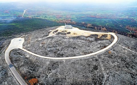 Le mont Saint-Michel de Brasparts, le mercredi 3 août 2022, après l’incendie qui a ravagé les Monts d’Arrée.