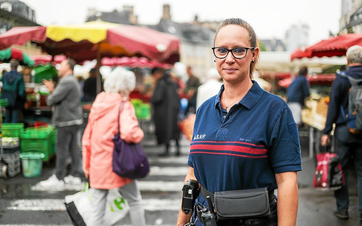 « Le plus difficile à gérer, c’est l’humain » : en coulisses, la placière Cécile orchestre le marché à des Lices à Rennes