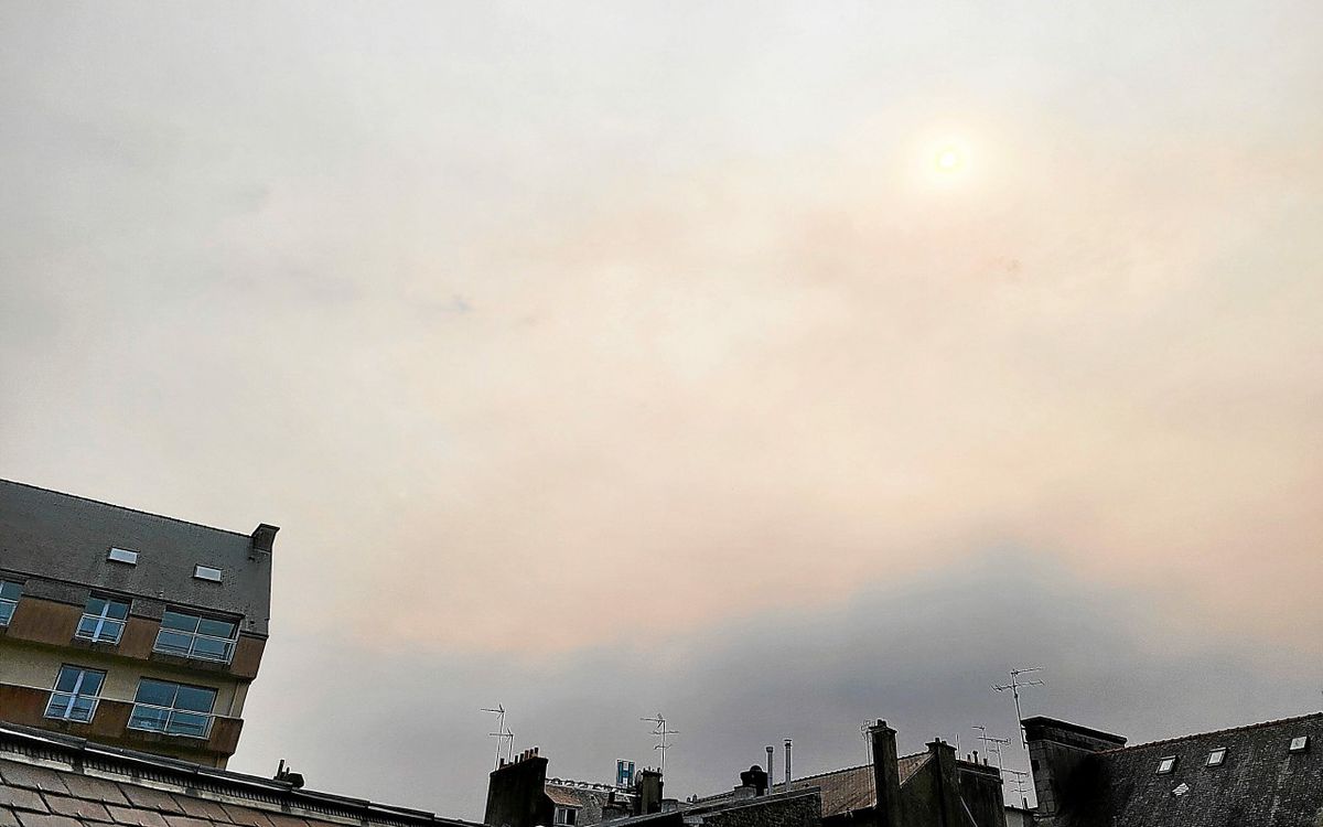 Pourquoi le ciel de la Bretagne a-t-il une couleur orange ce vendredi ?