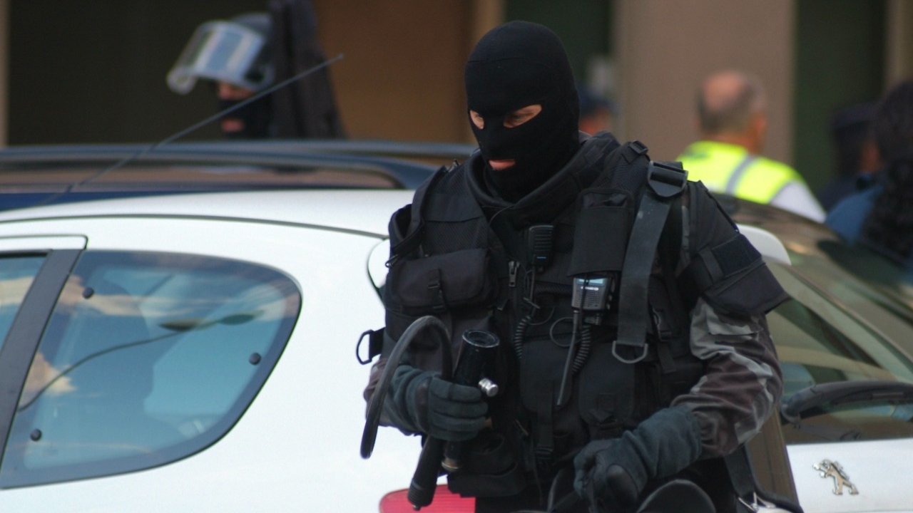 un homme armé menace de se suicider, le Raid réussit à négocier