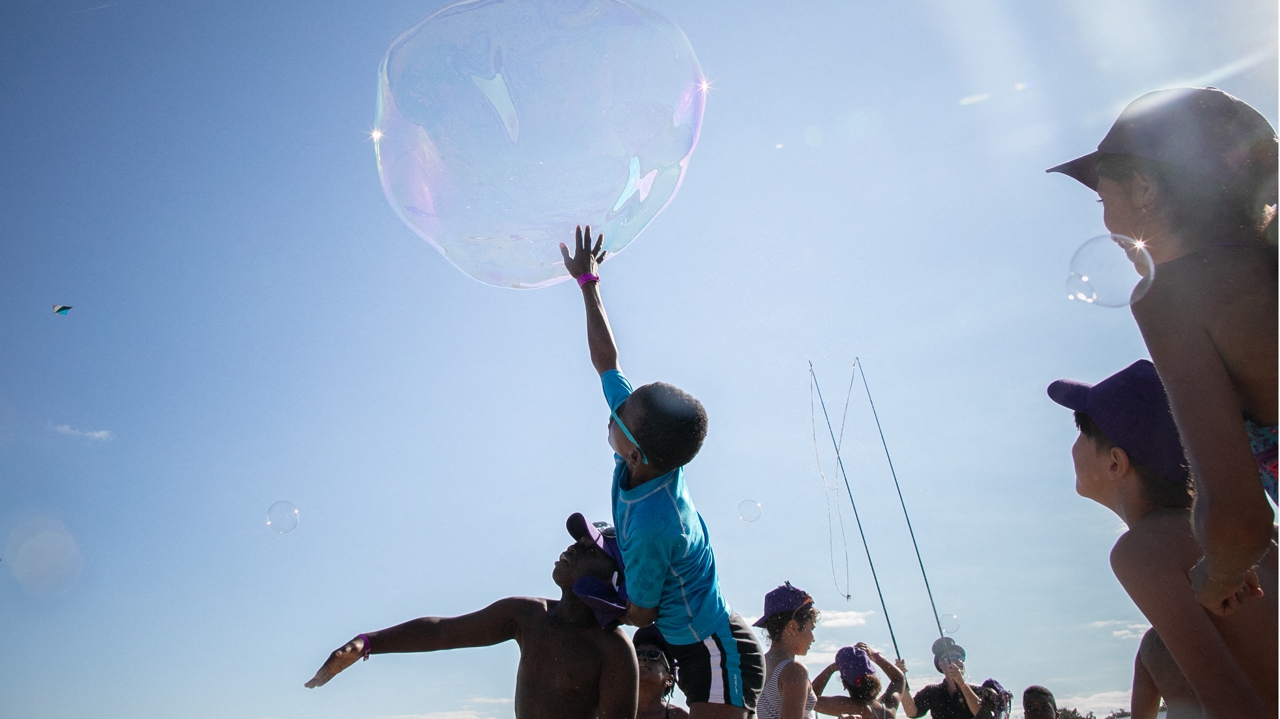 40.000 enfants attendus au pied de la Tour Effeil pour la "Journée des oubliés des vacances"