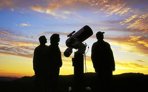 Incendies en Espagne, corps calciné en Ille-et-Vilaine, Lune noire : le point à la mi-journée
