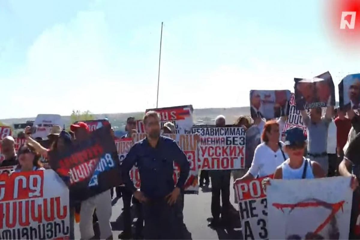 Manifestation de protestation contre une base russe