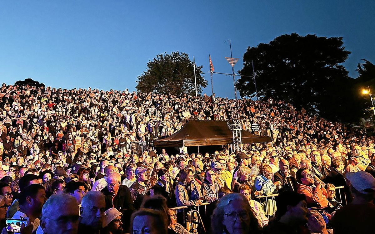 [EN IMAGES] À Bénodet, un dernier concert de la Butte du Fort placé sous le signe de l’amour et l’émotion autour de Gilbert Montagné