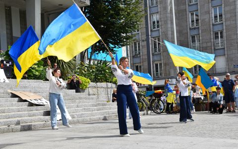 Pour la journée de l’indépendance de l’Ukraine, de nombreux membres de la communauté ukrainienne et des associations locales ont participé à un après-midi festif organisé sur la place de la Liberté, ce samedi 23 août 2025, à Brest.