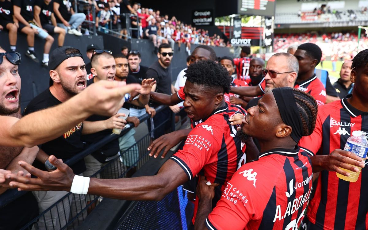 Des échauffourées éclatent entre les supporters et les joueurs d’En Avant Guingamp après la déroute face au Red Star