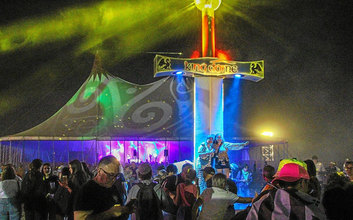 « Tu vas voir, c’est génial ! » : au festival du Roi Arthur, près de Rennes, la musique celte fait danser la foule