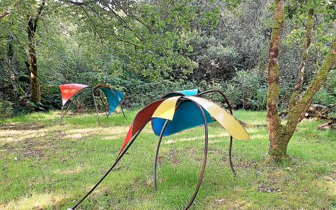 L’exposition des sculptures d’Isabelle Pélissier va se poursuivre jusqu’au 7 septembre sur le site à Lost al Lenn à Botmeur.