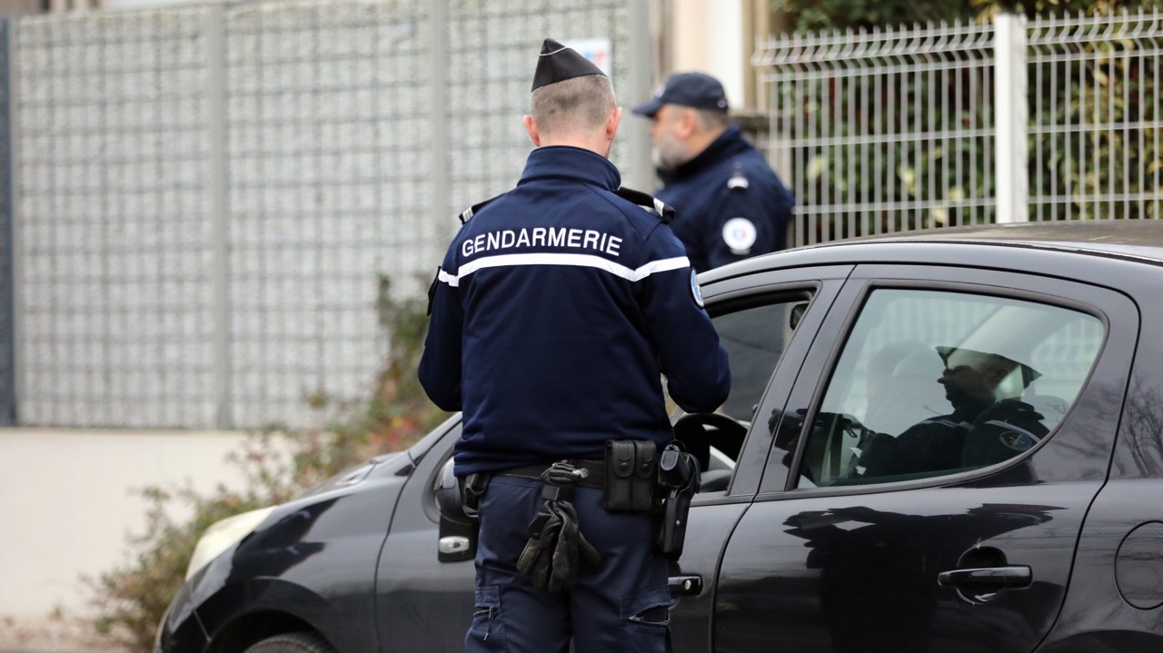 à 79 ans, il résiste à un contrôle en injuriant et blessant des gendarmes