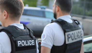 appelés pour un cambriolage, les policiers font une découverte inattendue dans le lit de la victime