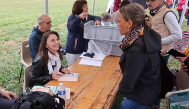 une pluie de dédicaces et de sourires pour la 29e édition de La Forêt des livres chez Gonzague Saint Bris