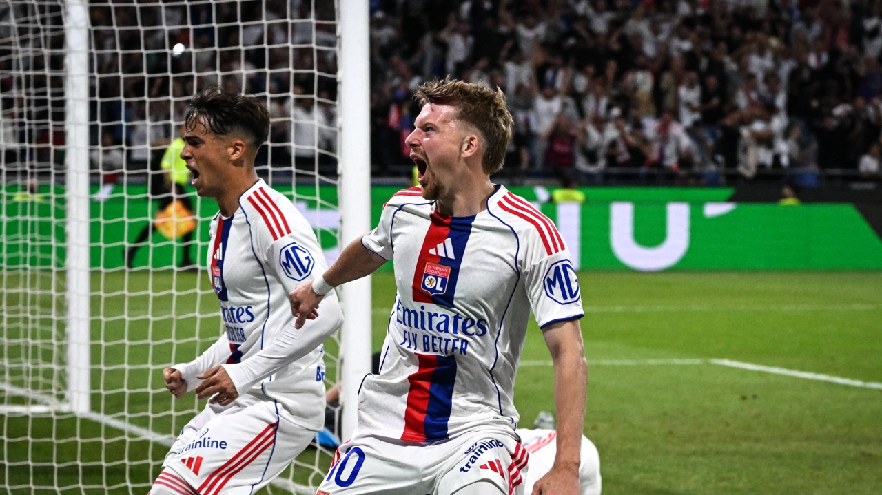 Lyon tient le rythme du PSG et enfonce Marseille dans la crise