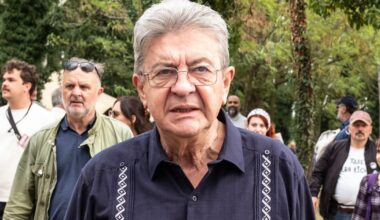 Avec la presse, Jean-Luc Mélenchon sur la voie de Marine Le Pen et Donald Trump – Libération