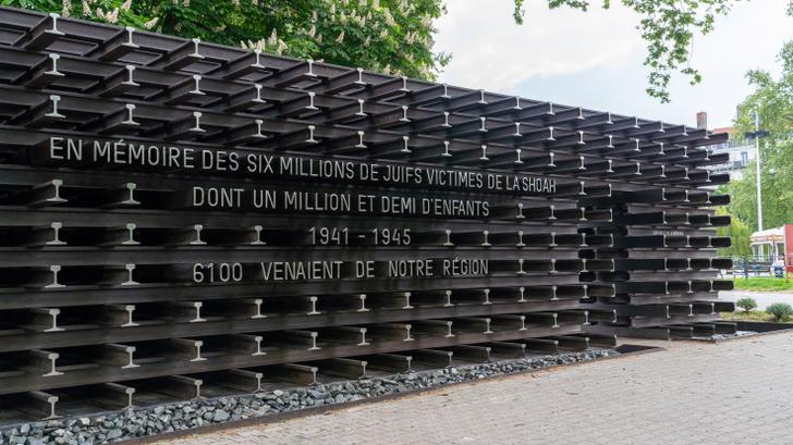 Le Mémorial de la Shoah de Lyon, ici photographié le 27 avril 2025, a été dégradé ce samedi 30 août 2025 par un tag « Free Gaza ».