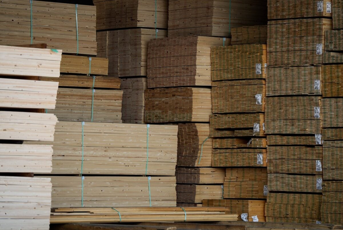 Les É.-U. décident finalement d'augmenter les droits de douane sur le bois d'œuvre