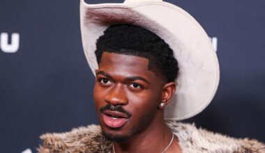 Le chanteur Lil Nas X arrêté pour une « possible overdose », défilant dans les rues de Los Angeles en slip et santiags