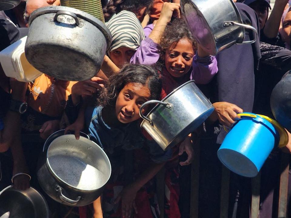 Face à la guerre à Gaza, plus de 1 000 rabbins interpellent Netanyahu : « Nous ne pouvons plus nous taire ». (image d’illustration : distribution d’aide humanitaire à Khan Younès le 24 juillet)