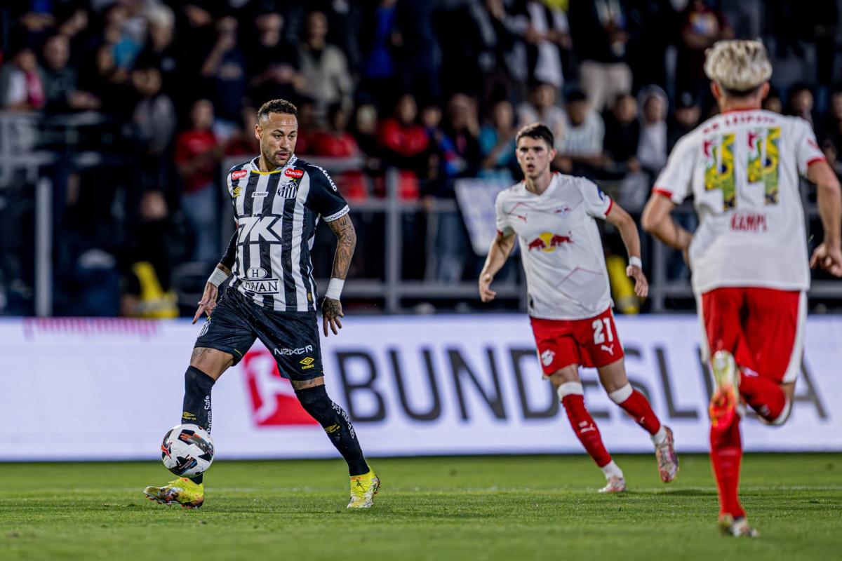 Touché à une cuisse à l'entraînement, Neymar risque d'être forfait pour la sélection brésilienne, après avoir été pré-convoqué par Carlo Ancelotti