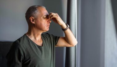 À 63 ans, il commence à sentir des odeurs étranges et s'en inquiète, c'était le signe d'un cancer incurable