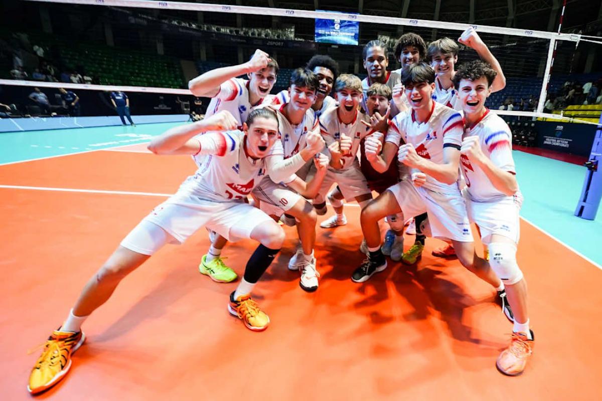 Deuxième titre de rang pour les Bleuets, vainqueurs de la Pologne en finale du Mondial U19 - L'Équipe