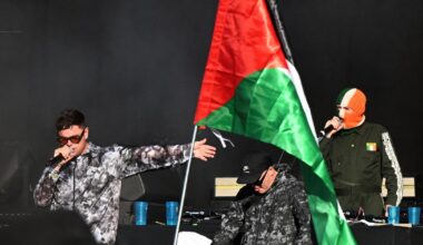 Kneecap, le trio de rappeurs accusé de soutien au Hamas et au Hezbollah, ovationné à Rock en Seine