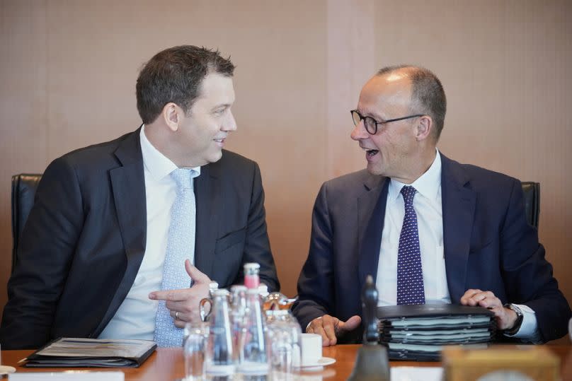 Lars Klingbeil (SPD) et Friedrich Merz (CDU) sont d'accord sur la question de l'aide financière à l'Ukraine