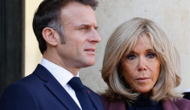 Face à l’infox transphobe visant Brigitte, Emmanuel Macron veut défendre « son honneur »