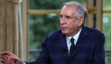 François Bayrou abat ses cartes pour éviter sa chute annoncée