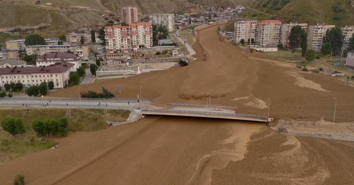 les images d’une puissante coulée de boue déferlant sur une ville du Caucase