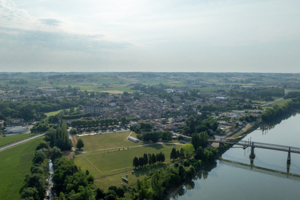 L'histoire de Cadillac, cité ducale, est étroitement liée à la Garonne. Et le fleuve a parfois fait des misères à la ville, notamment en 1930 avec une impressionnante inondation.