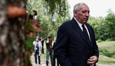 François Bayrou veut retourner les oppositions, mais sa chute est déjà dans toutes les têtes