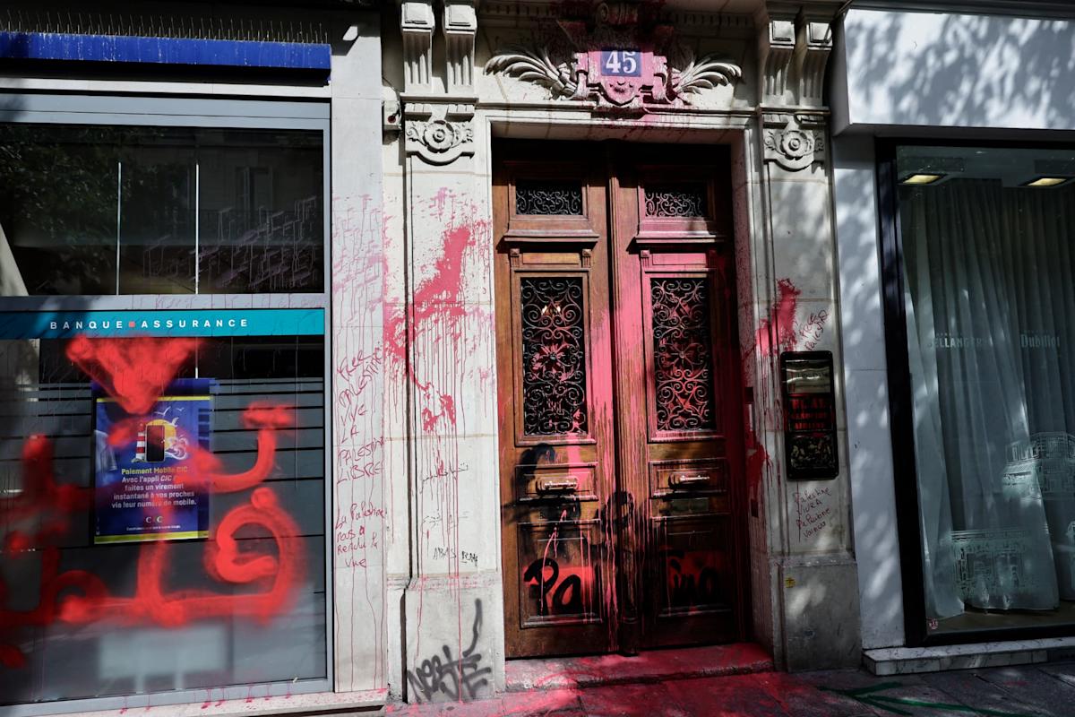les locaux de la compagnie aérienne israélienne El Al vandalisés à Paris