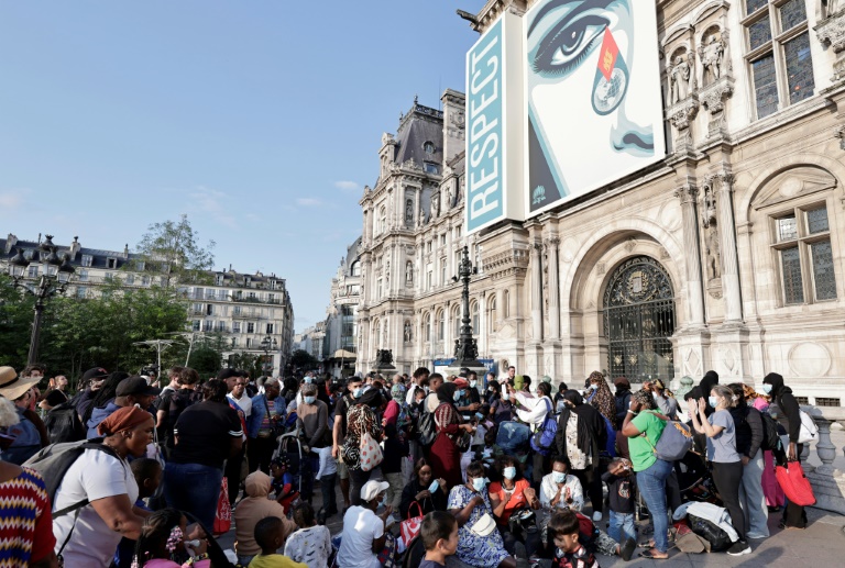 Rassemblement de sans abri devant l
