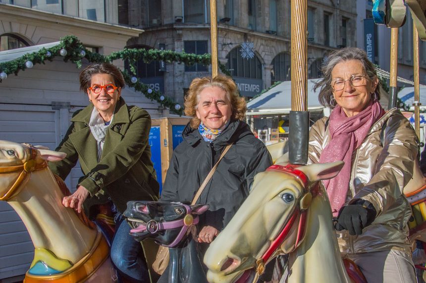 Sur leurs chevaux, Isabelle, Josette et Marie-Christine ont 10 ans