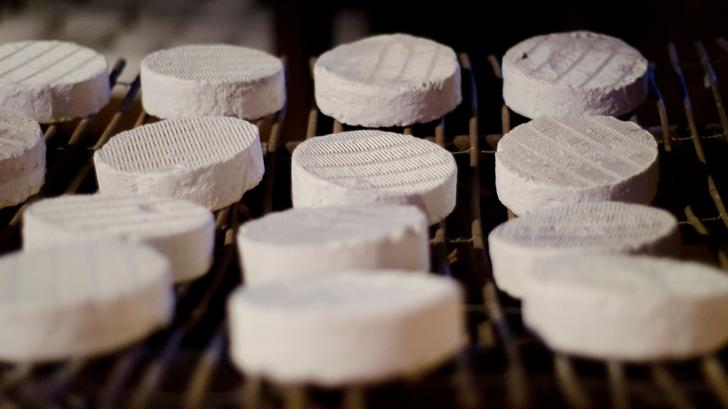 Un risque d’intoxications alimentaires contraint au rappel de plus de 40 lots de fromages vendus chez la plupart des grands distributeurs, comme Leclerc, Auchan et Carrefour (photo d’illustration).